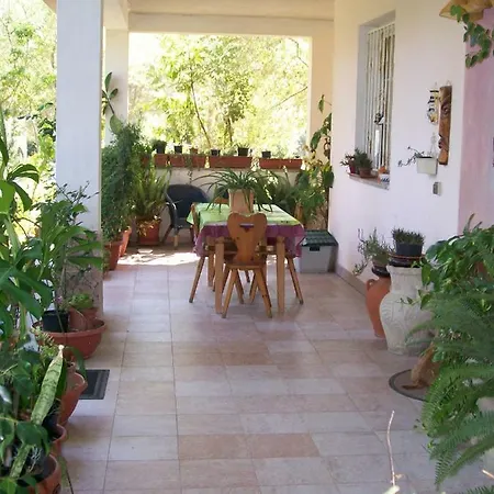 Bed & Breakfast Sa Dommu E Sa Forada